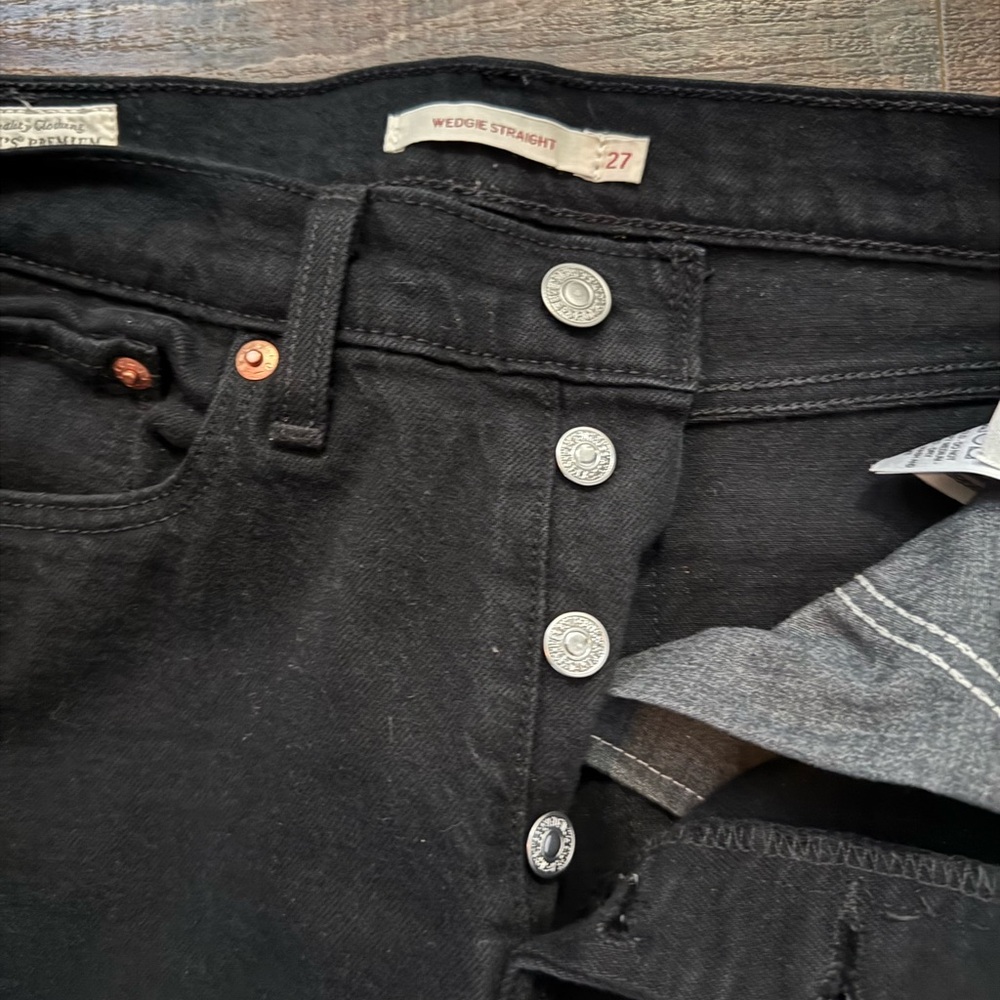 Levi's Women's Black Wedgie Straight Leg Jeans - Picture 2 of 3